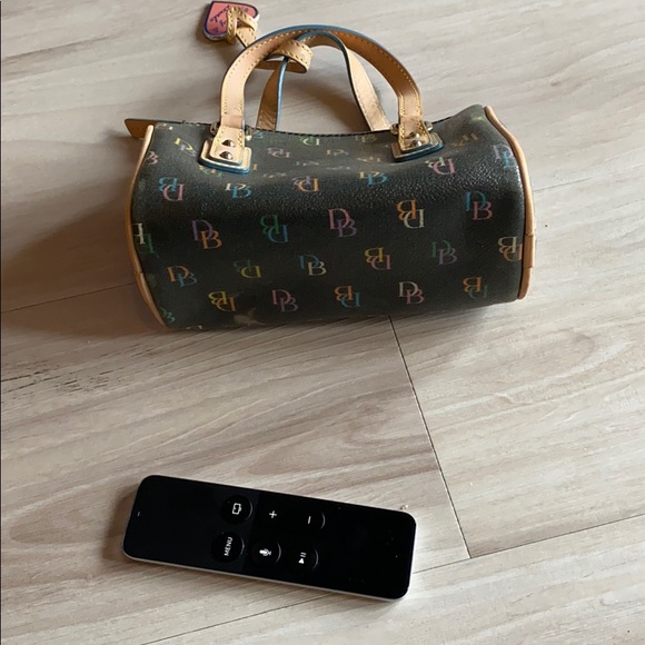 Used small/medium Dooney & Bourke - Picture 3 of 4